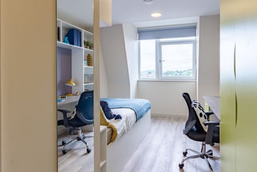 Silver En Suite at The Barn, Bampfylde Street, Newtown, Exeter, EX12FQ - Image 3